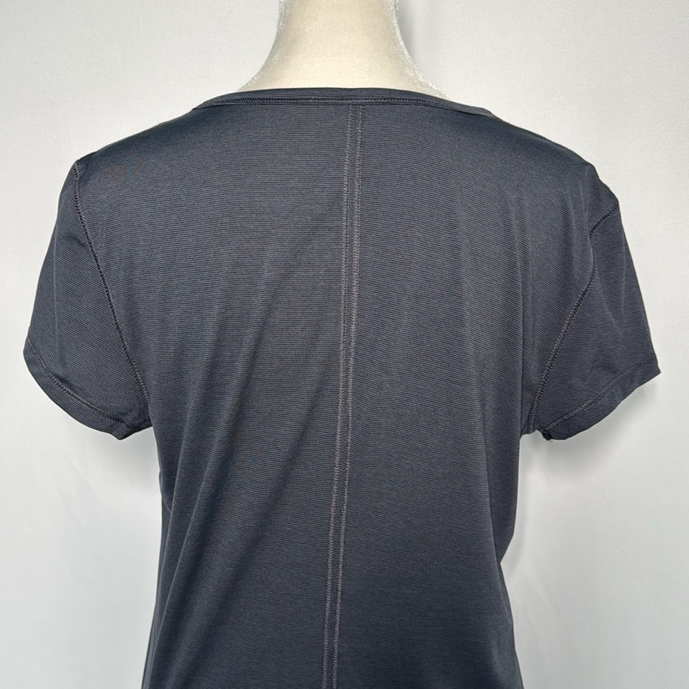 ๐3/$15 Old Navy Active Go-Dry Women's T-Shirt - Picture 6 of 9